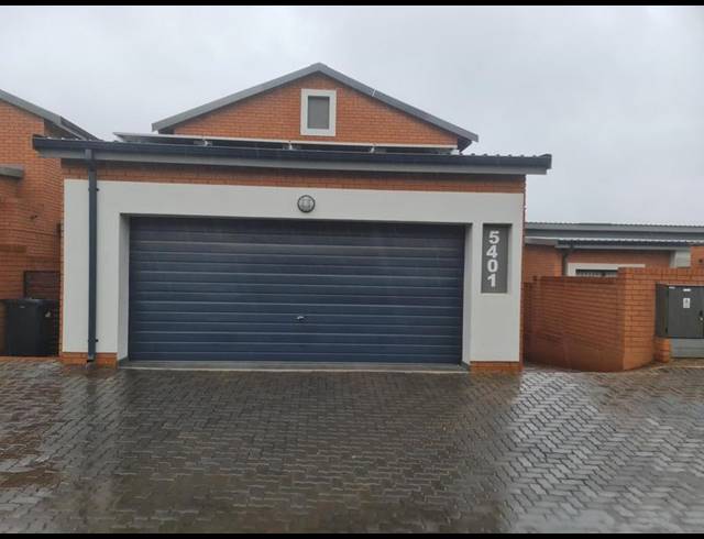 3 BEDROOM TOWNHOUSE FOR SALE IN GOLDEN FIELDS ESTATE